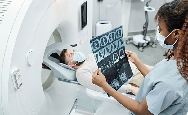 Скидка на Скидка до 66% на магнитно-резонансную томографию в «Лечебно-диагностическом центре томографии имени Н. И. Пирогова»