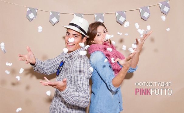 Скидка на Скидка до 70% на романтическую, тематическую или праздничную фотосессию в фотостудии PinkFotto