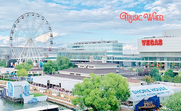 Скидка на Билет на катание в обогреваемой кабине на колесе обозрения Music Wheel рядом с «Крокус Сити Холлом». Скидка 50%
