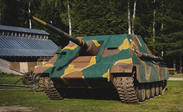 Скидка на Поездка на танке ПТ-САУ Jagdpanther для 1, 2, 3 или 4 человек с вождением, полным инструктажем, фотосессией и не только в военно-патриотическом клубе «Резерв». Скидка до 50%