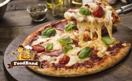 Пицца от службы доставки FoodBand