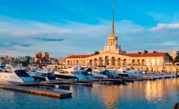 Прогулка на яхте или рыбалка в море