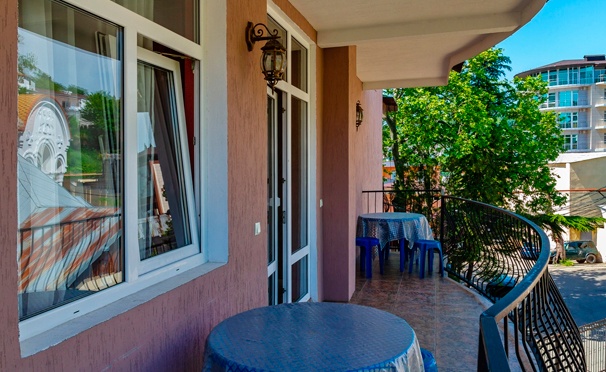 Скидка на Скидка 50% на отдых в гостинице Loo Costa в Лоо: проживание в номере для двоих или троих, ТВ, Wi-Fi и не только