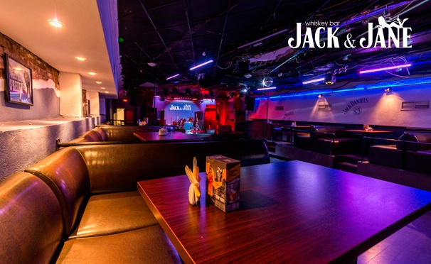 Скидка на Все меню и напитки в стильном баре Jack & Jane: чесночные гренки, брускетта с паштетом, бургеры, стейки, паста, авторские коктейли и не только. Скидка 50% 