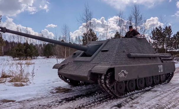 Скидка на Поездка на танке ПТ-САУ Jagdpanther для 1, 2, 3 или 4 человек с вождением, полным инструктажем, фотосессией и не только в военно-патриотическом клубе «Резерв». Скидка до 50%