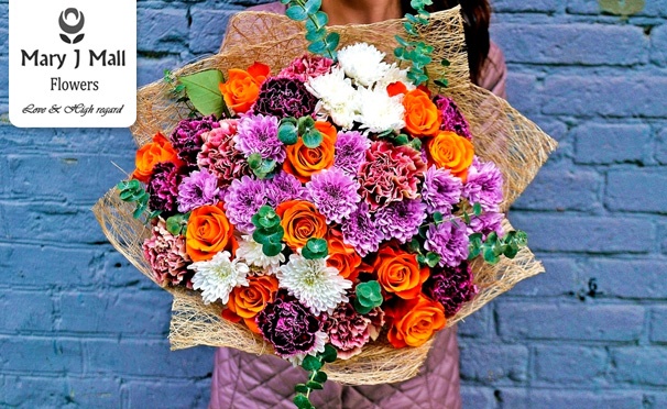 Скидка на Букеты роз, авторские композиции из кенийских роз и других импортных цветов и зелени, цветы в шляпных коробках и дизайнерской крафт-бумаге от компании Mary J Mall Flowers. Скидка до 69%