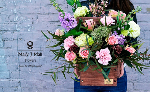 Скидка на Букеты цветов от компании Mary J Mall Flowers: дизайнерские, летние, в деревянных ящиках. Скидка до 58%