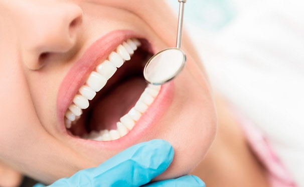 Скидка на УЗ-чистка зубов с чисткой AirFlow и лечение кариеса в стоматологической клинике «Новое поколение». Скидка до 76%