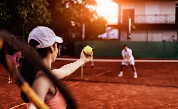 Скидка на Групповые и индивидуальные занятия большим теннисом для детей и взрослых в теннисном клубе Maximatennis. Скидка 50%