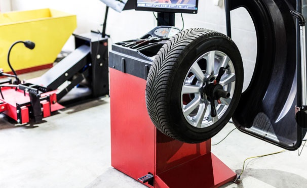 Скидка на Шиномонтаж и балансировка колес до R21 в автотехцентре «Авто-Реал Сервис». Скидка до 61%