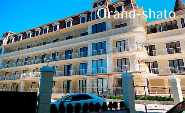 Скидка на Проживание в номере «Стандарт» для 2, 3 или 4 человек в отеле Grand-Shato в Ольгинке на Черном море. Скидка 34%