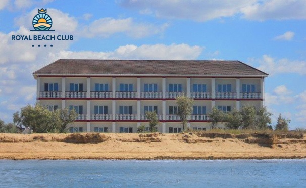 Скидка на Отдых в отеле Royal Beach Club в Крыму: трансфер, проживание в номерах с балконом и видом на море, пользование оборудованным пляжем и не только со скидкой 40%