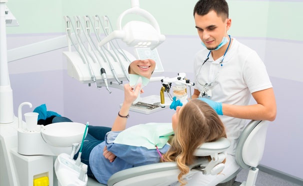 Скидка на Стоматологические услуги в клинике «Альфа-Дент»: ультразвуковая чистка зубов и чистка по системе AirFlow, лечение кариеса и установка пломбы, отбеливание Opalescence. Скидка до 80%