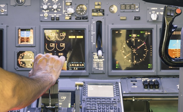 Скидка на 30 или 60 минут виртуального пилотирования в авиатренажерном центре FMX aero. Скидка до 51%