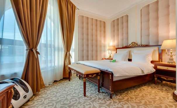 Скидка на Проживание в номере выбранной категории для одного или двоих в отеле Golden Rooms Hotel на «Таганской». Скидка до 40%