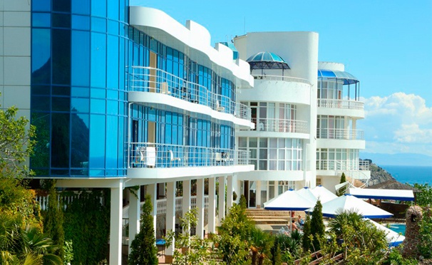 Скидка на Отдых для двоих по системе «всё включено» в Крыму в отеле Majestic: номера выбранной категории, бассейн, пользование spa-зоной, экскурсии и не только. Скидка до 56%