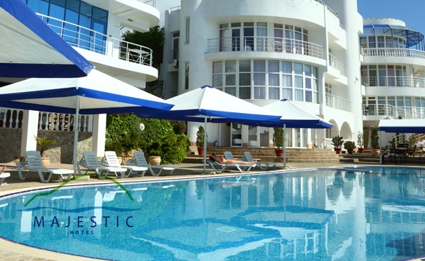 Скидка на Скидка до 54% на spa-отдых для двоих в отеле Majestic в Крыму: 3-разовое питание, романтический ужин, пользование spa-зоной, массаж, закрытый бассейн, экскурсии и не только!
