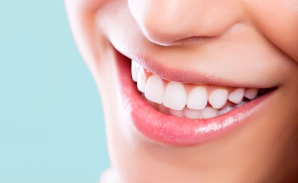 Скидка на Услуги стоматологии «ЮНИ»: УЗ-чистка зубов с чисткой Air Flow, лечение кариеса и эстетическая реставрация зубов. Скидка до 64%

