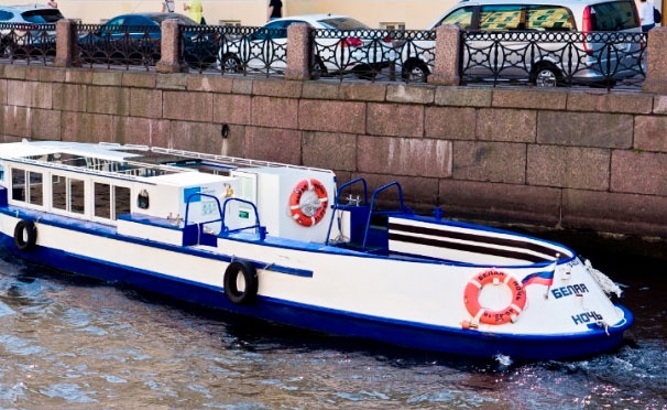 Скидка на Экскурсионная прогулка на катере «Северная Венеция» по рекам и каналам Санкт-Петербурга от компании «Смольнинское пароходство». Скидка до 59%
