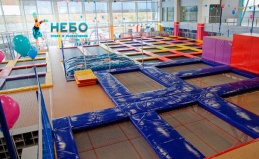 Веревочный парк, скалодром и батуты