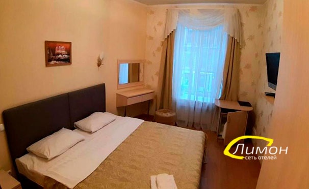 Скидка на Скидка до 69% на проживание в номере на выбор для двоих с Wi-Fi в гостевых домах «Лимон» в разных районах Санкт-Петербурга