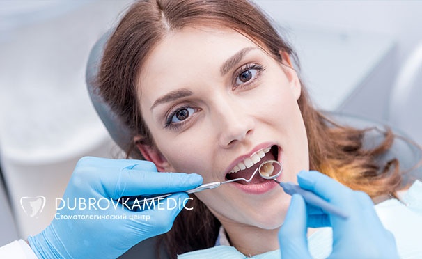 Скидка на УЗ-чистка с Air Flow, отбеливание, реставрация и удаление зубов, лечение кариеса с установкой светоотверждаемой пломбы в стоматологическом центре DubrovkaMedic. Скидка до 75%