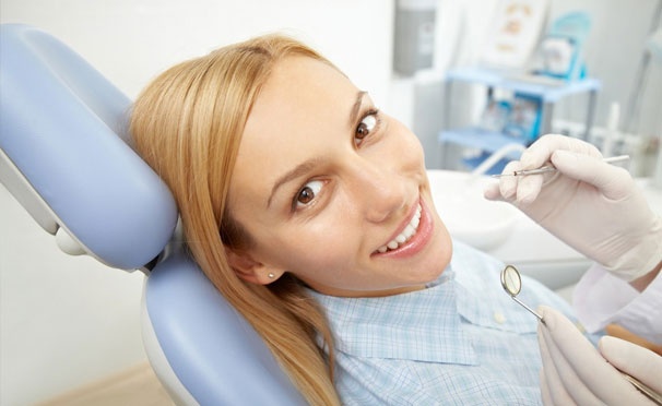 Скидка на Услуги стоматологического центра «УниДент»: УЗ-чистка с чисткой Air Flow, отбеливание Amazing White, лечение молочных зубов, удаление зуба, фиксация скайса. Скидка до 86%