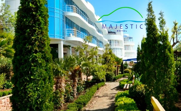 Скидка на От 3 дней отдыха для двоих в отеле Majestic в Алуште: 2-разовое питание, снек-бар, финская сауна, бассейн и многое другое. Скидка до 50%