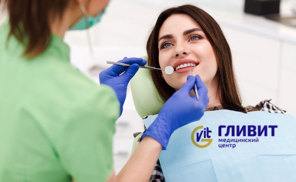 Скидка на Скидка 69% на чистку зубов по системе Air Flow, отбеливание по технологии Amazing White Professional в стоматологии «Гливит»
