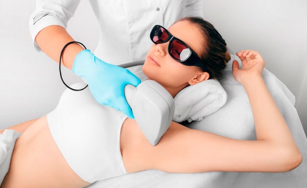 Скидка на Безлимитное посещение сеансов лазерной эпиляции лица и тела в течение 3, 6 или 12 месяцев в косметическом кабинете «Ситора». Скидка до 88%