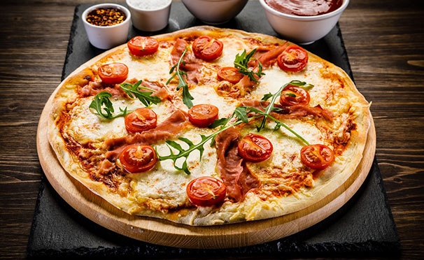 Скидка на Скидка 50% на доставку пиццы, роллов, салатов, хачапури и других блюд от итальянской пиццерии Pomodoro